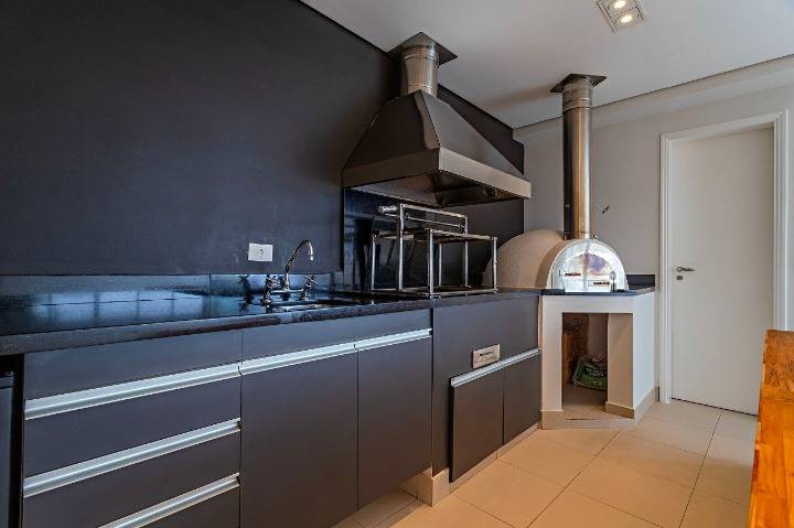 - Cobertura com 182 m², 2 quartos sendo 2 suítes à venda no bairro Vila Nova Conceição.