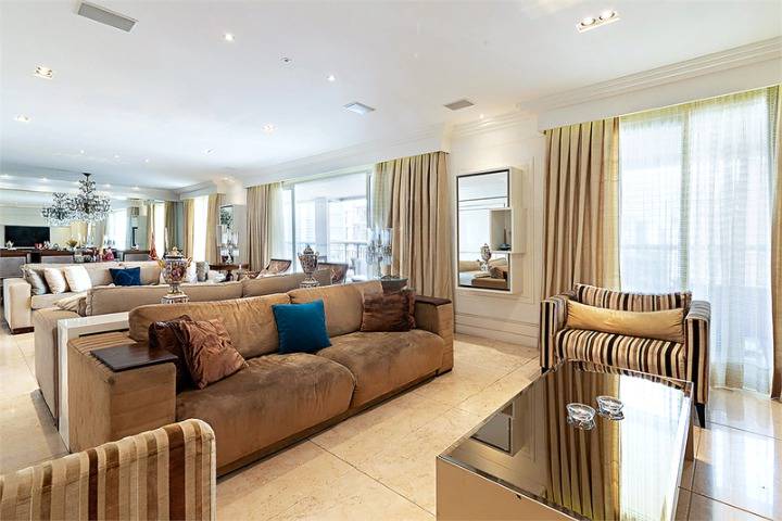 - Apartamento com 369 m², 4 quartos sendo 4 suítes à venda no bairro Moema.