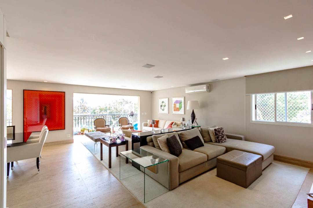 - Apartamento com 212 m², 3 quartos sendo 3 suítes à venda no bairro Vila Nova Conceição.