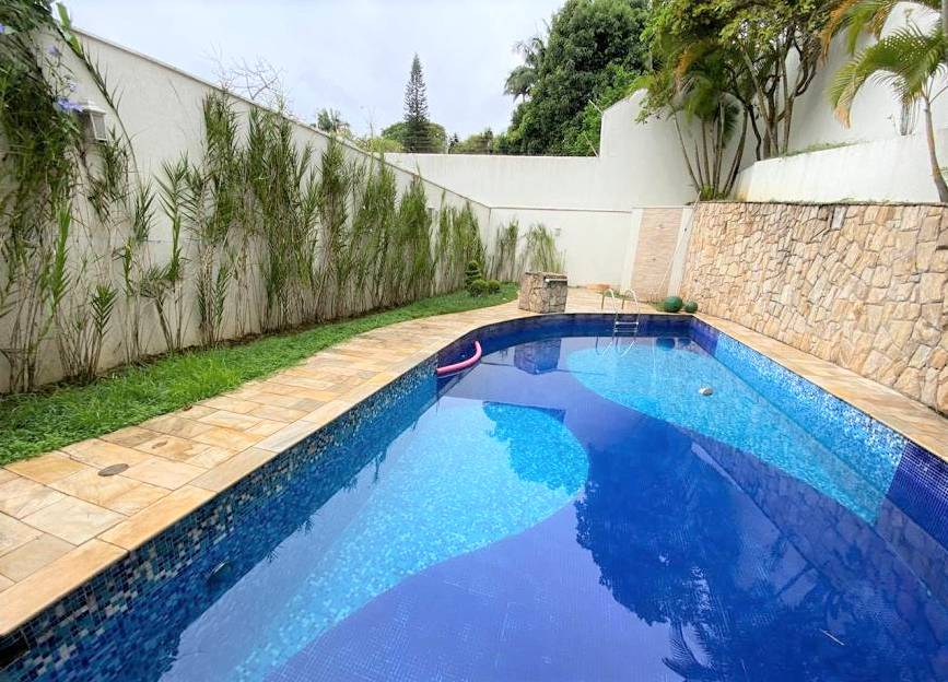 - Casa de alto padrão em condomínio fechado com 425 m², 4 suítes à venda no bairro Brooklin.