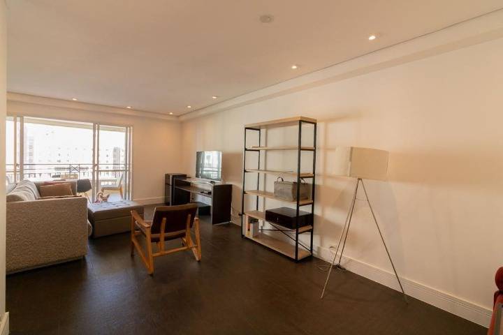 - Apartamento com 156 m², 4 quartos sendo 3 suítes à venda no bairro Moema.