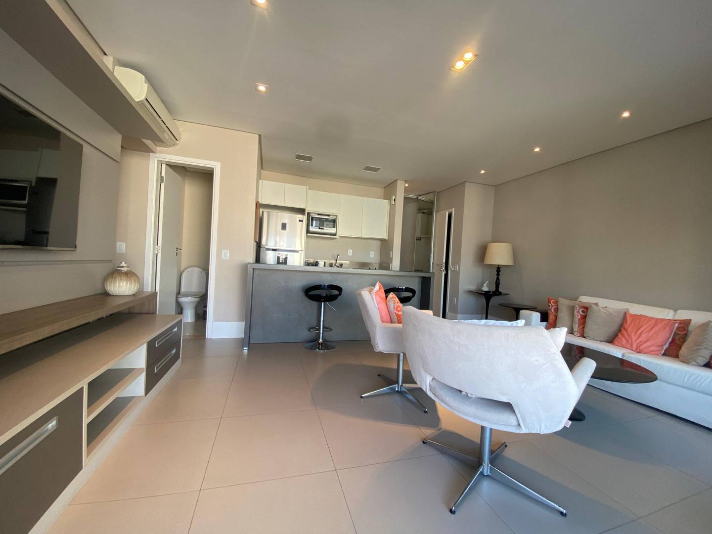 - Apartamento com 92.5 m², 2 quartos sendo 2 suítes para alugar no bairro Itaim Bibi.