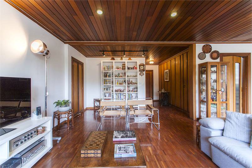 - Apartamento com vista permanente do Jardim Europa, 170 m², 3 quartos sendo 1 suíte à venda no bairro Itaim Bibi.