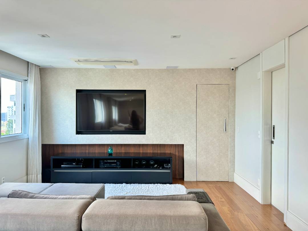 - Apartamento com 220 m², 3 quartos sendo 3 suítes à venda no bairro Vila Suzana.