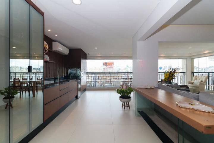 - Apartamento com 207 m², 3 quartos sendo 3 suítes à venda no bairro Indianópolis.