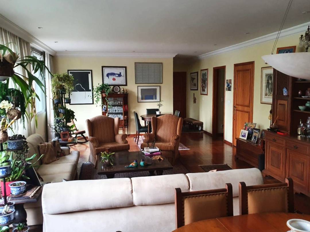 - Apartamento com 189 m², 3 quartos sendo 1 suíte à venda no bairro Itaim Bibi.