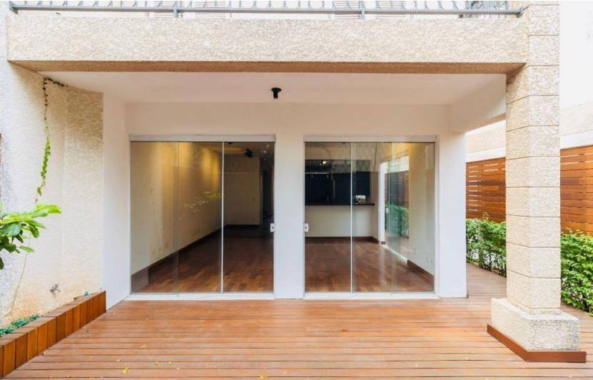 - Casa de condomínio com 300 m², 3 quartos sendo 3 suítes à venda no bairro Jardim Viana.