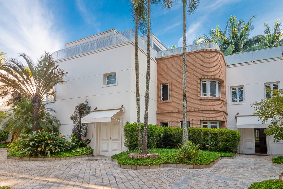 Casa de condomínio com 910 m², 4 quartos sendo 4 suítes à venda no bairro Jardim Europa. - Andréa Vallis