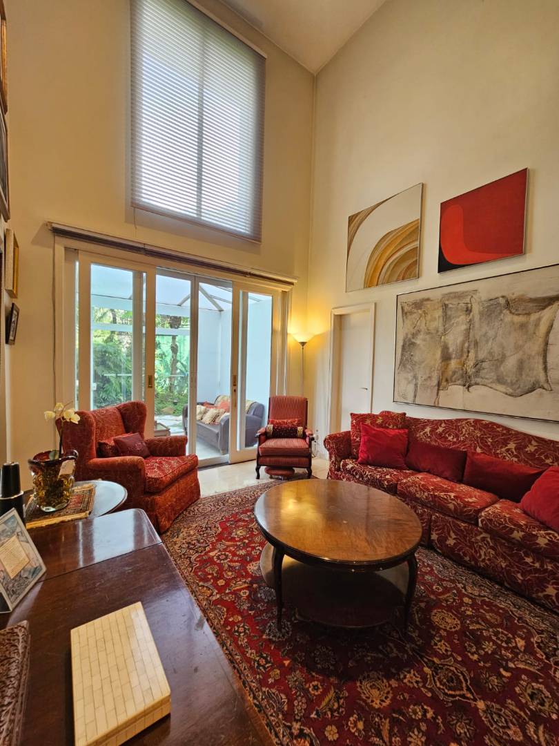 - Casa de condomínio com 589 m², 2 quartos sendo 2 suítes à venda no bairro Cidade Jardim.