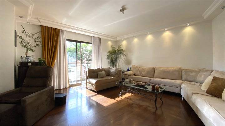 - Apartamento com 178 m², 4 quartos sendo 2 suítes à venda no bairro Moema.