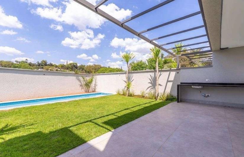 - Casa de condomínio com 424.76 m², 4 quartos sendo 4 suítes à venda no bairro Jardim Cordeiro.
