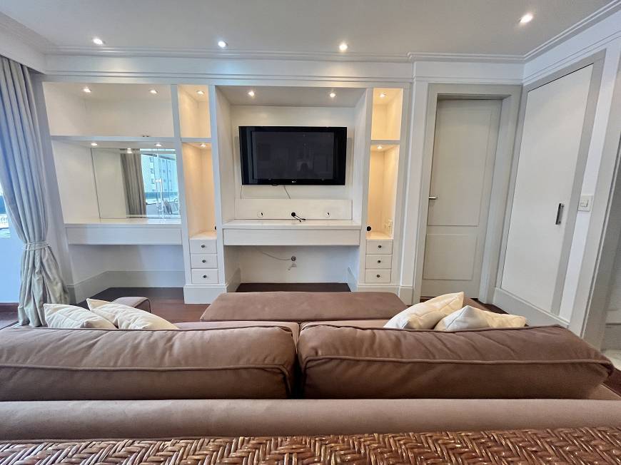 - Apartamento com 147 m², 4 quartos sendo 1 suíte para alugar no bairro Moema.