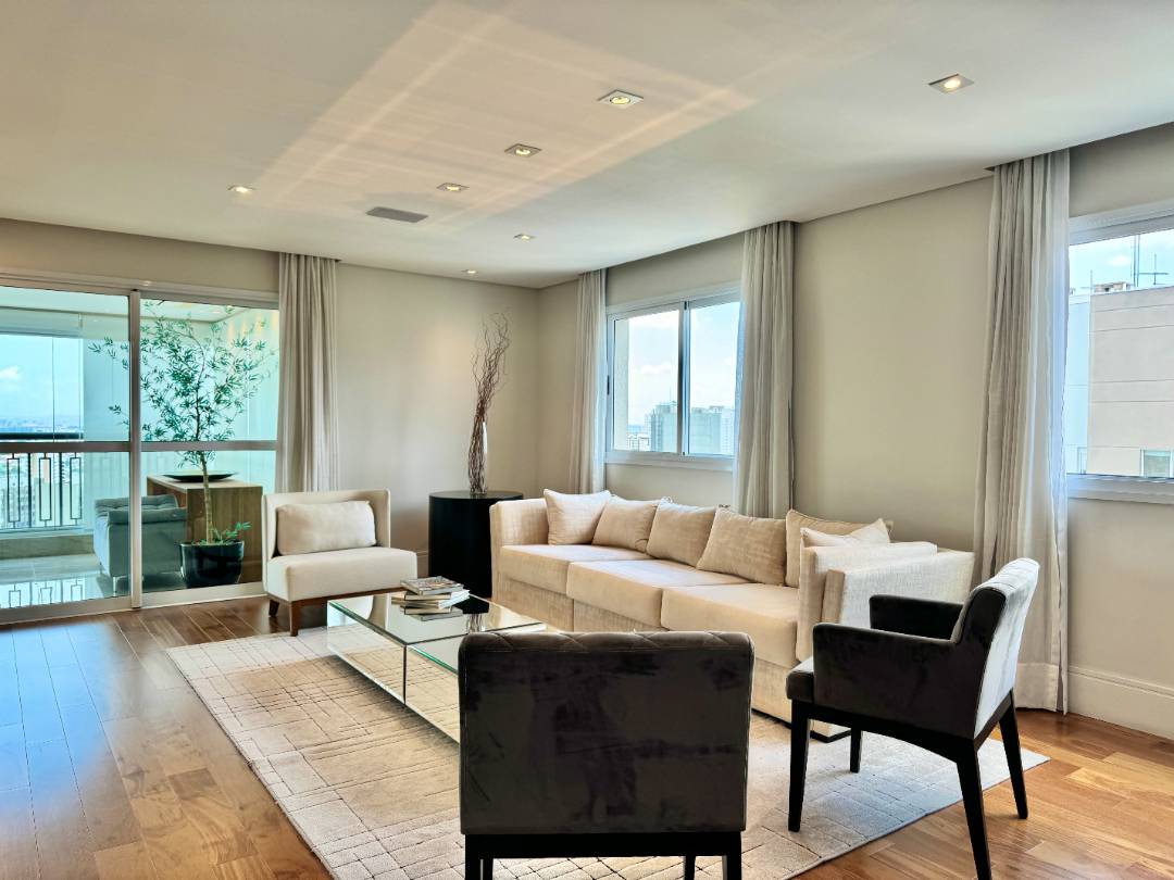 Apartamento com 220 m², 3 quartos sendo 3 suítes à venda no bairro Vila Suzana. - Andréa Vallis