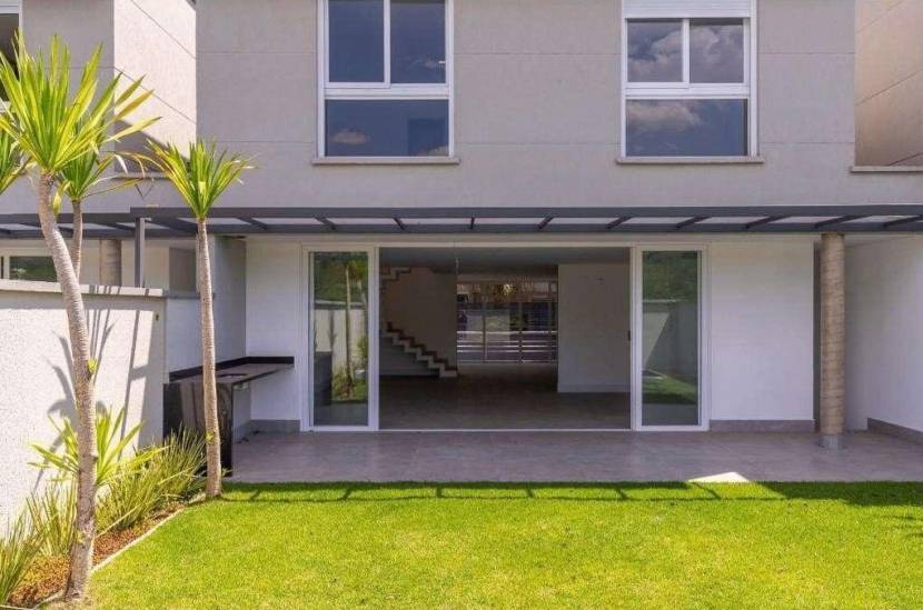 Casa de condomínio com 424.76 m², 4 quartos sendo 4 suítes à venda no bairro Jardim Cordeiro. - Andréa Vallis