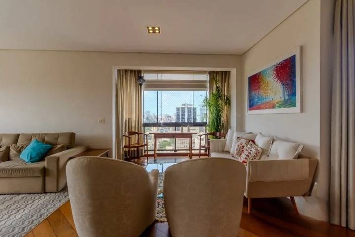 - Apartamento com 165 m², 3 quartos sendo 3 suítes à venda no bairro Itaim Bibi.