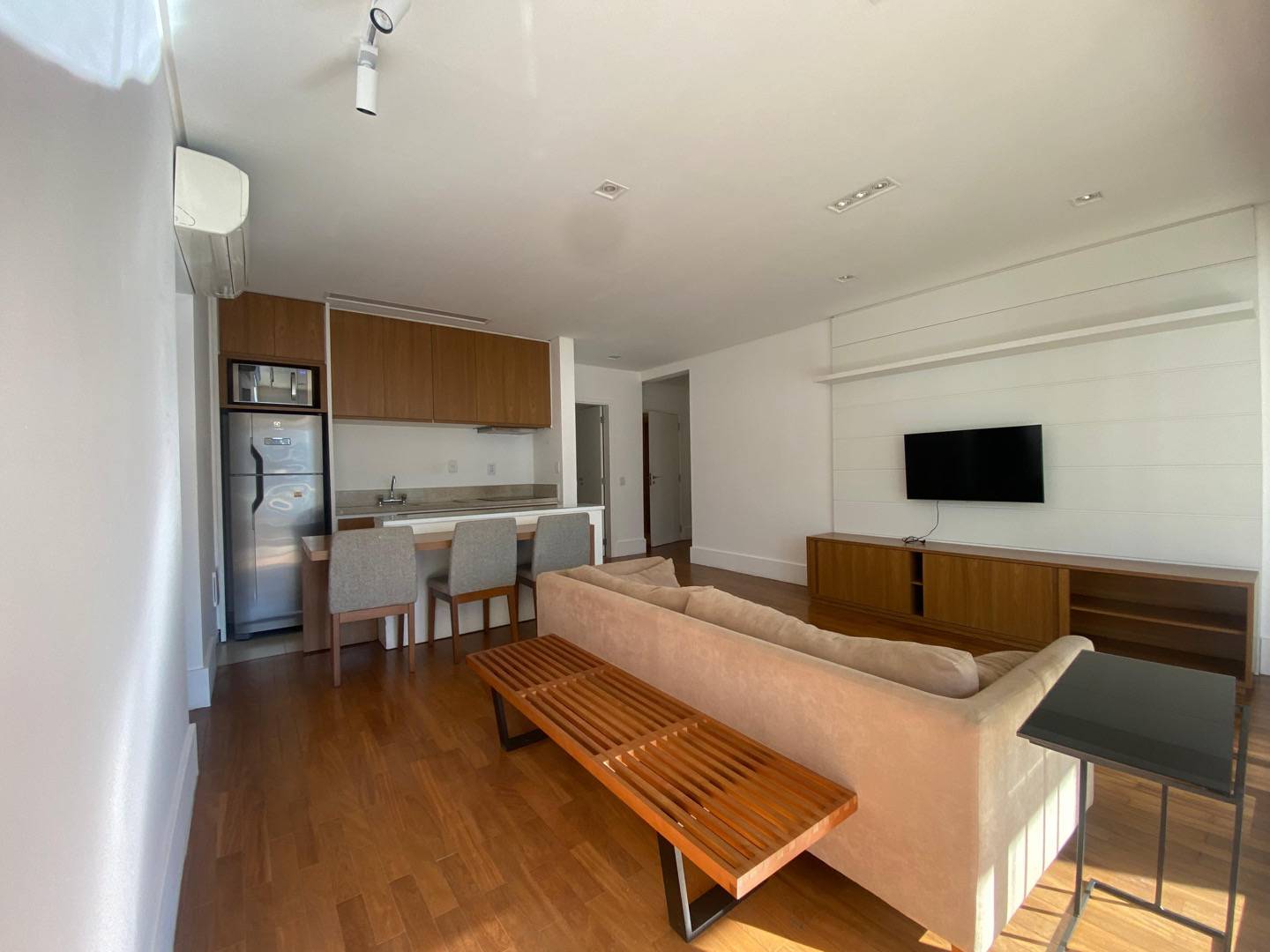 - Apartamento com 92.5 m², 2 quartos sendo 2 suítes para alugar no bairro Itaim Bibi.