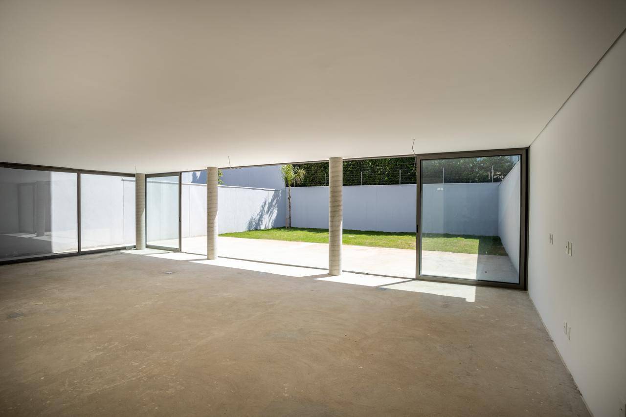 - Casa em Condomínio Campo Verde com 421 m², à venda no bairro Jardim Europa.