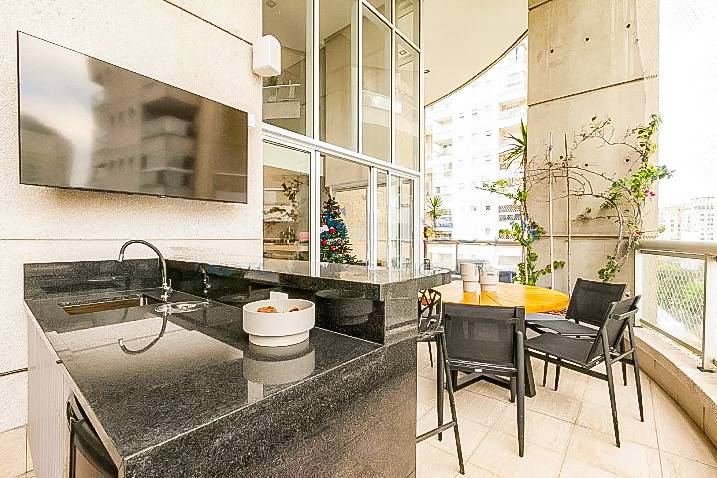 - Apartamento com 151 m², 2 quartos sendo 2 suítes à venda no bairro Vila Nova Conceição.