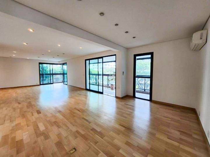 - Apartamento com 250 m², 4 quartos sendo 2 suítes à venda no bairro Campo Belo.