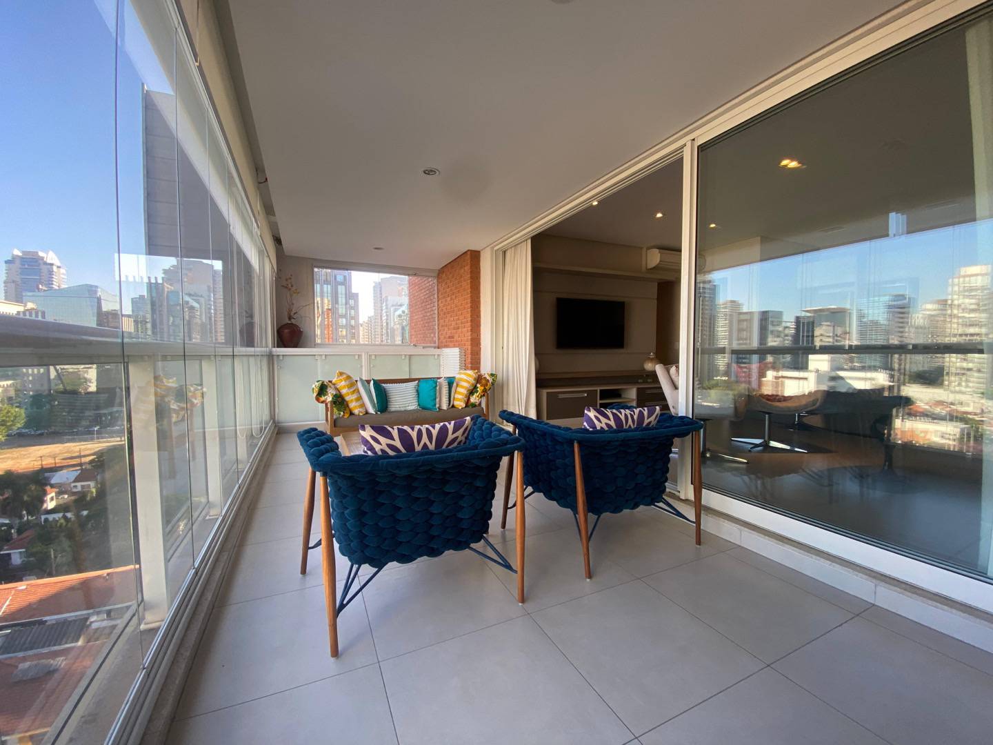 Apartamento com 92.5 m², 2 quartos sendo 2 suítes para alugar no bairro Itaim Bibi. - Andréa Vallis