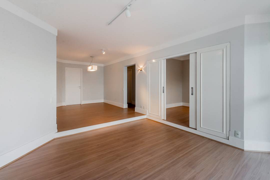 - Apartamento com 120 m², 2 quartos sendo 2 suítes à venda no bairro Moema.