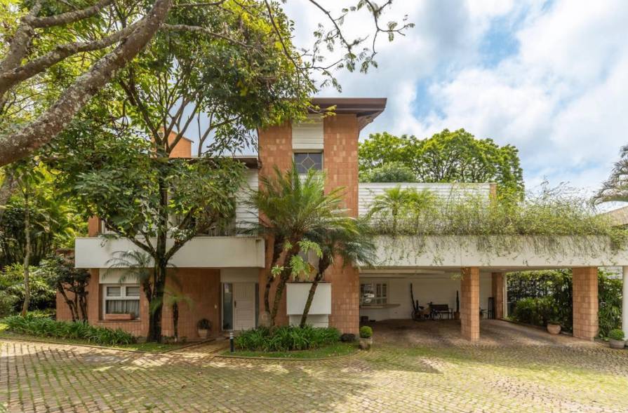 - Casa de condomínio com 622 m², 4 quartos sendo 4 suítes à venda no bairro Jardim Cordeiro.