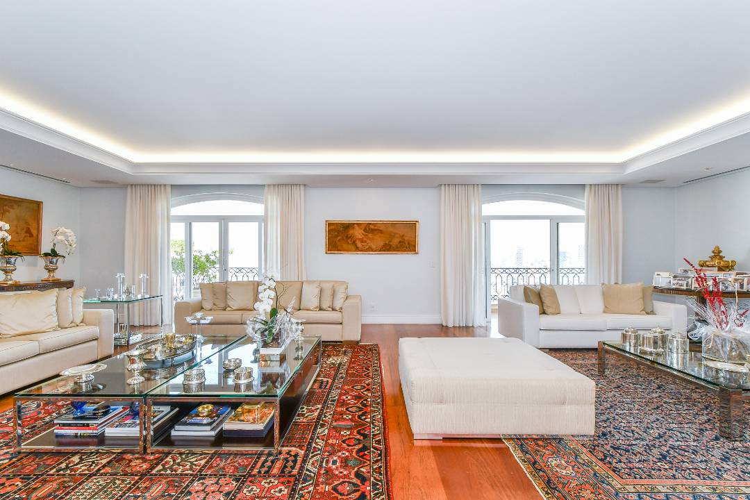 - Apartamento com 609 m², 4 quartos sendo 4 suítes à venda no bairro Jardim América.