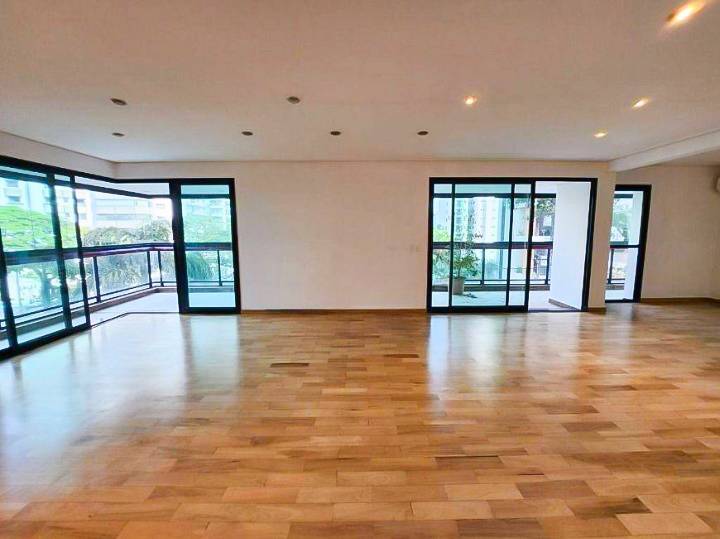 - Apartamento com 250 m², 4 quartos sendo 2 suítes à venda no bairro Campo Belo.