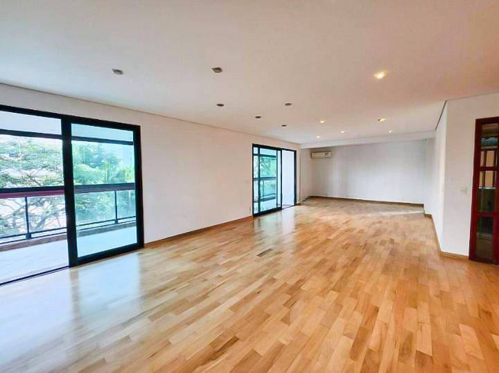 - Apartamento com 250 m², 4 quartos sendo 2 suítes à venda no bairro Campo Belo.