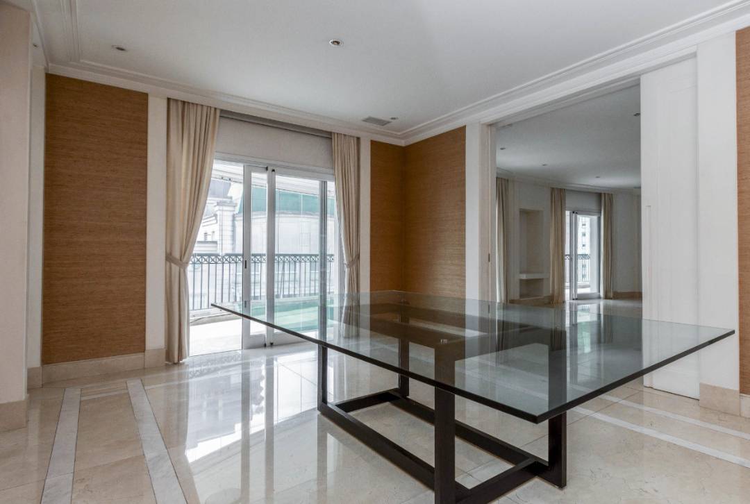 - Apartamento com 440 m², 4 quartos sendo 4 suítes à venda no bairro Itaim Bibi.