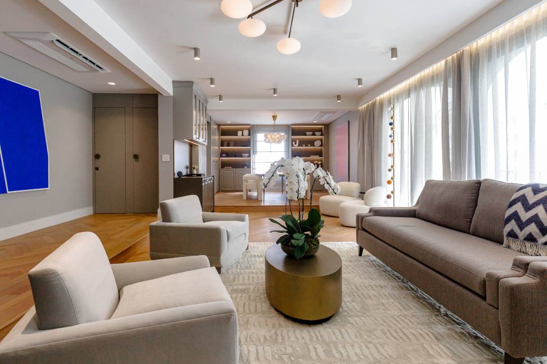 - Apartamento reformado com 270 m², 3 suítes e 3 vagas ao lado do Hotel Fasano à venda no bairro Jardim América.