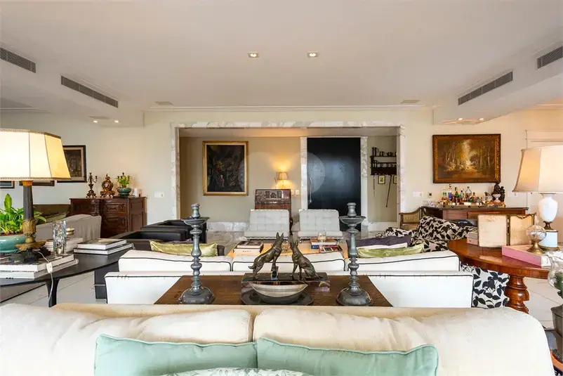 - Apartamento com 335m², 3 quartos sendo 3 suítes à venda no bairro Itaim Bibi.