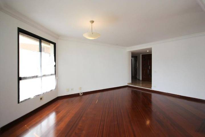 - Apartamento com 210 m², 3 quartos sendo 3 suítes à venda no bairro Moema.