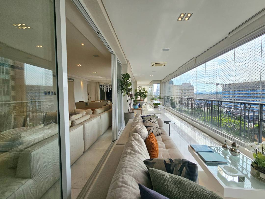 Luxo e Conforto em Moema Fora de Rota – 400m² com 4 suítes, Varanda Gourmet e 5 Vagas Exclusivas à venda no bairro Moema Índios. - Andréa Vallis