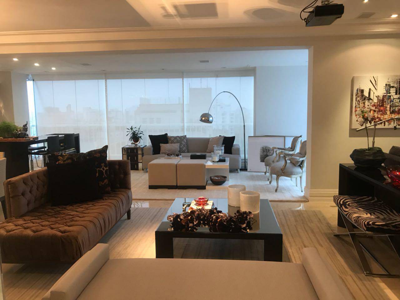 - Apartamento com 181.0 m², à venda no bairro Moema Pássaros.