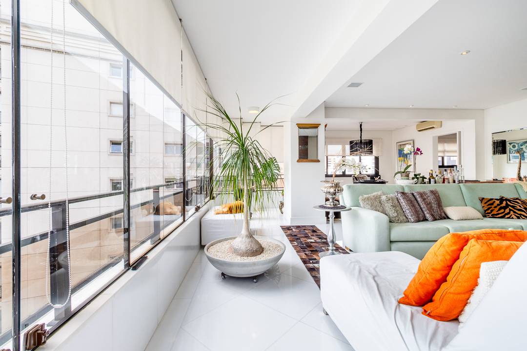 - Apartamento com 209.6 m², 3 quartos sendo 3 suítes à venda no bairro Vila Nova Conceição.