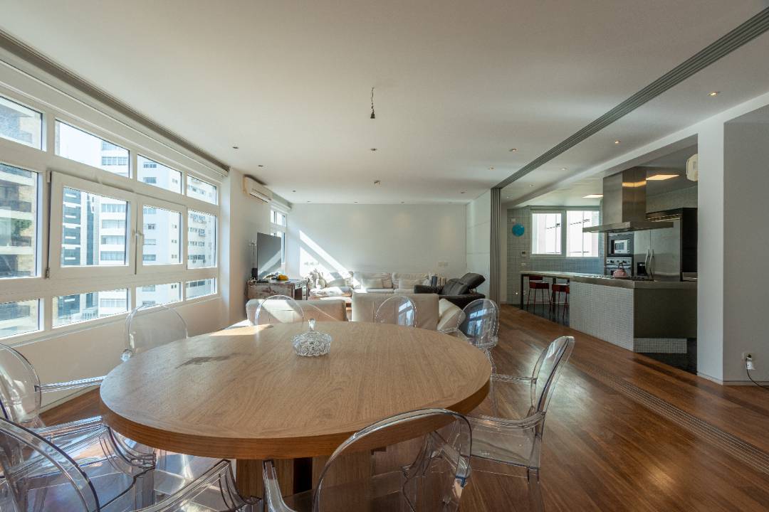 - Apartamento com 239 m², 3 quartos sendo 3 suítes à venda no bairro Jardim Paulista.