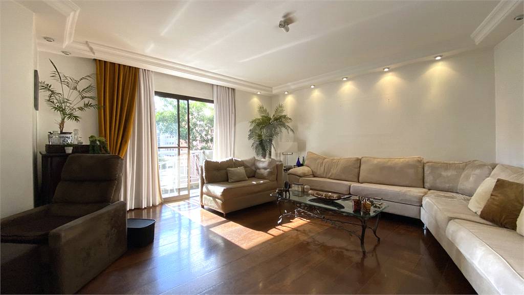 Apartamento com 178 m², 4 quartos sendo 2 suítes à venda no bairro Moema. - Andréa Vallis