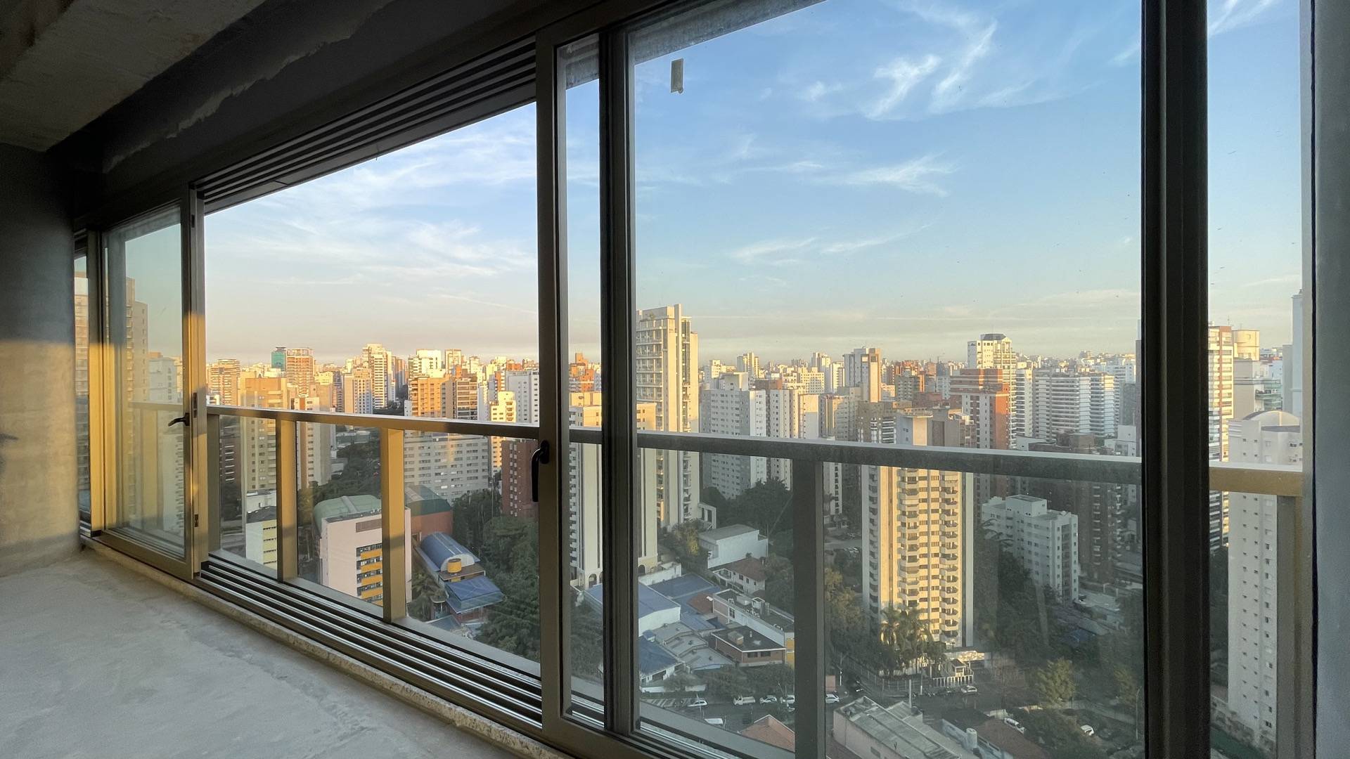 - Apartamento à venda com 358 m² com 4 suítes no The Frame no bairro Vila Nova Conceição.
