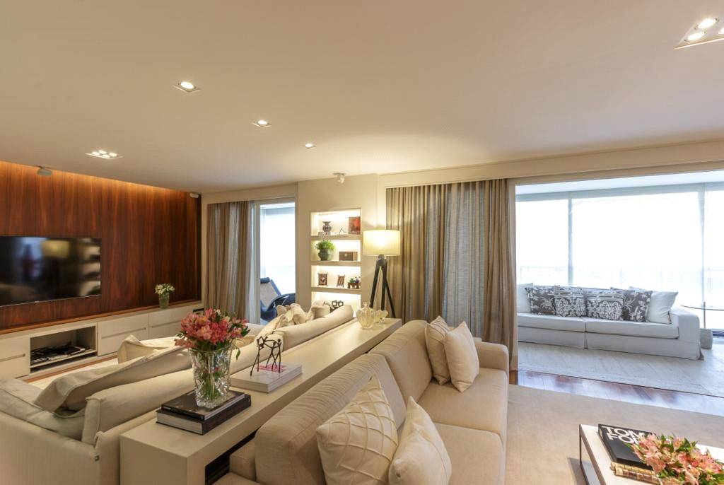 - Apartamento com 311 m², à venda no bairro Vila Nova Conceição.