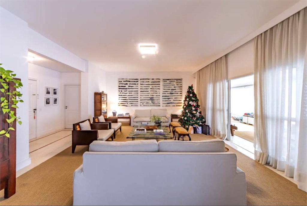 - Apartamento com 276 m², 3 quartos sendo 3 suítes para alugar no bairro Vila Nova Conceição.