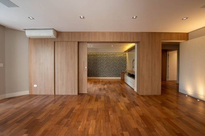 - Apartamento reformado com 216m², 3 suítes  à venda no bairro Moema Índios.