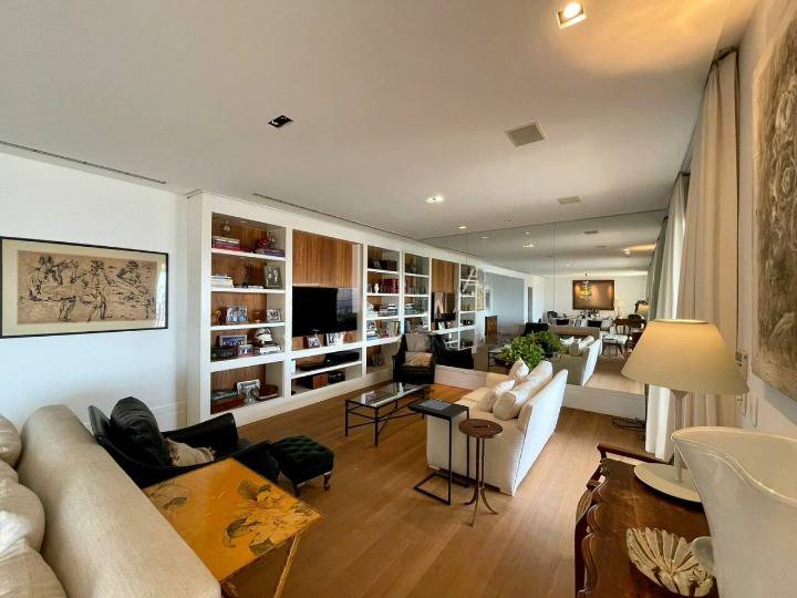 - Apartamento com 300 m², 3 quartos sendo 3 suítes à venda no bairro Cidade Jardim.