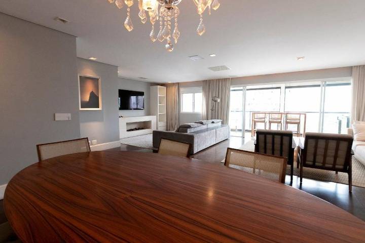 - Apartamento com 161 m², 2 quartos sendo 2 suítes à venda no bairro Vila Nova Conceição.