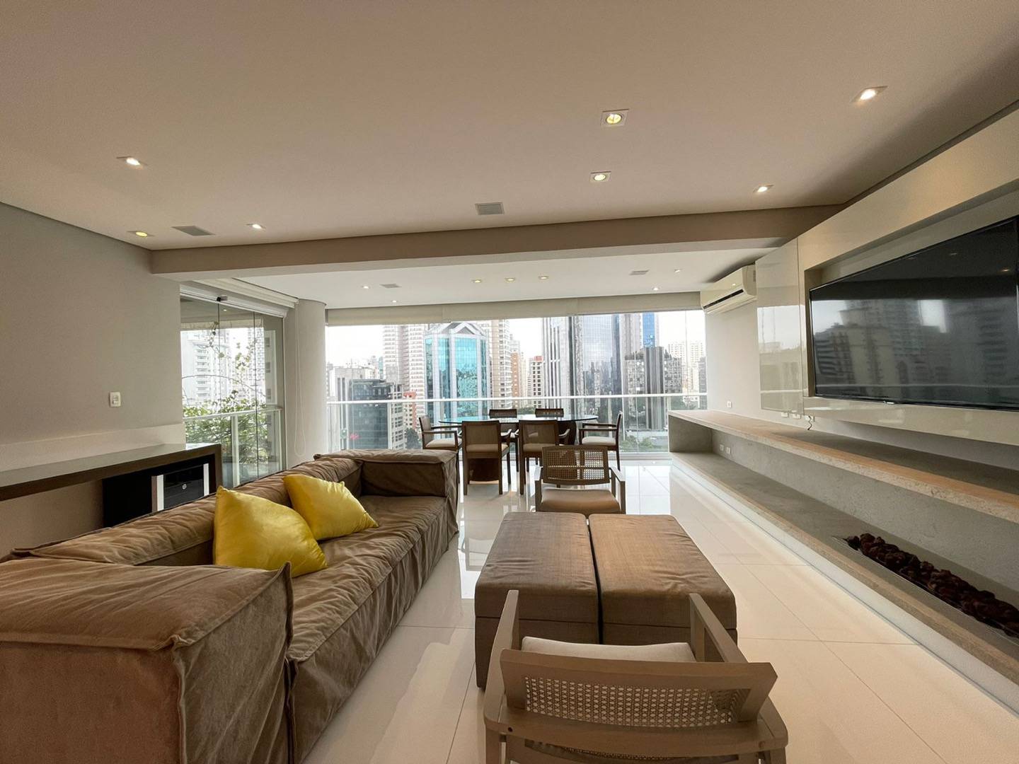 - Apartamento mobiliado para venda de 124m² com 2 suítes no Itaim Bibi - São Paulo - SP