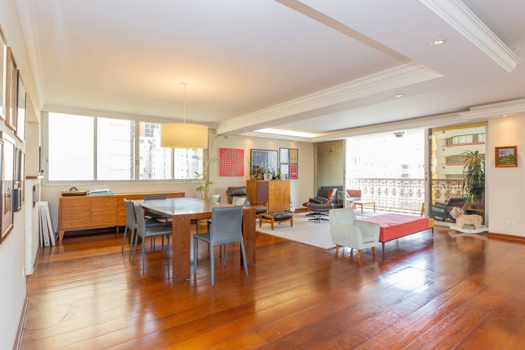 - Apartamento com 330 m², 3 quartos sendo 3 suítes à venda no bairro Itaim Bibi.