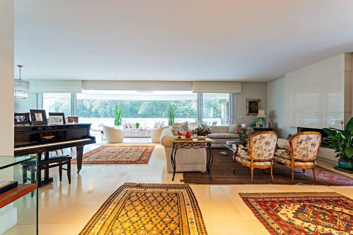 - Apartamento com 277 m², 3 quartos sendo 3 suítes à venda no bairro Itaim Bibi.