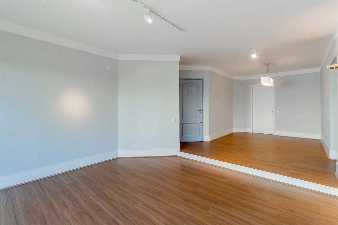 - Apartamento com 120 m², 2 quartos sendo 2 suítes à venda no bairro Moema.