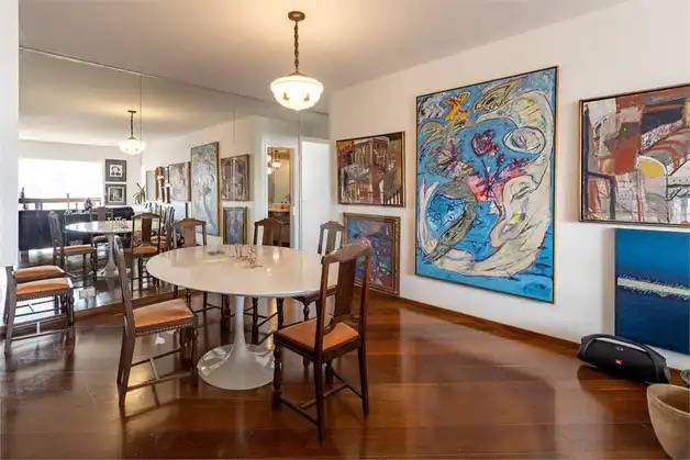 - Apartamento com 151 m² com 3 quartos à venda no bairro Vila Nova Conceição.