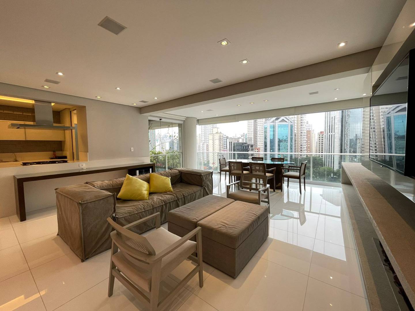 Apartamento mobiliado para venda de 124m² com 2 suítes no Itaim Bibi - São Paulo - SP - Andréa Vallis